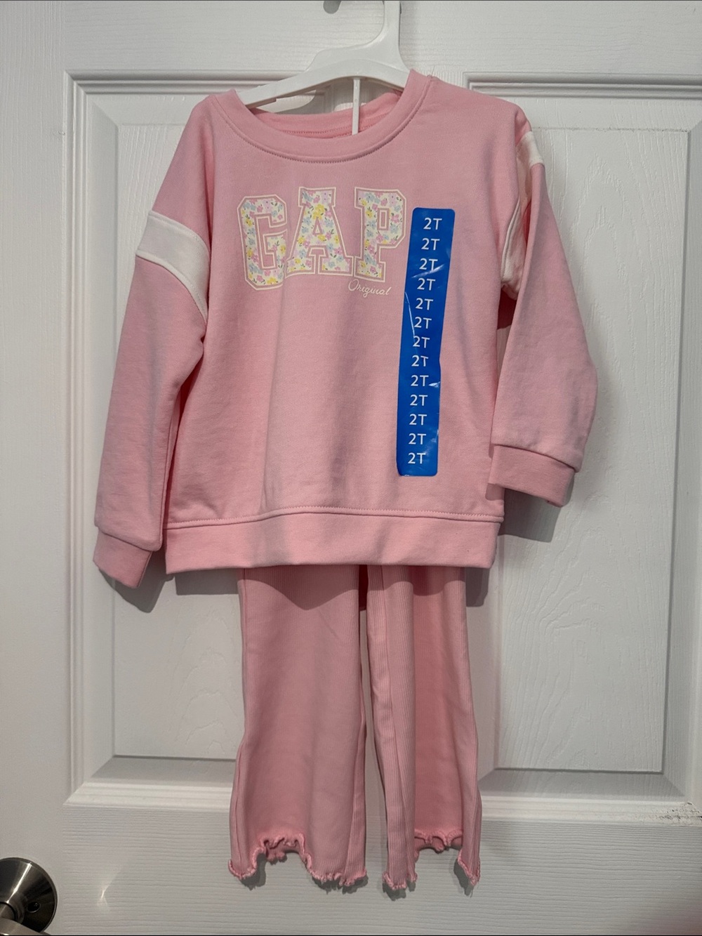 NWT GAP Pink Floral-Logo Girls Sweatshirt and Legging Set. Size 2T.